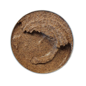 Dettaglio della texture granulosa dello scrub corpo al caffè e zucchero
